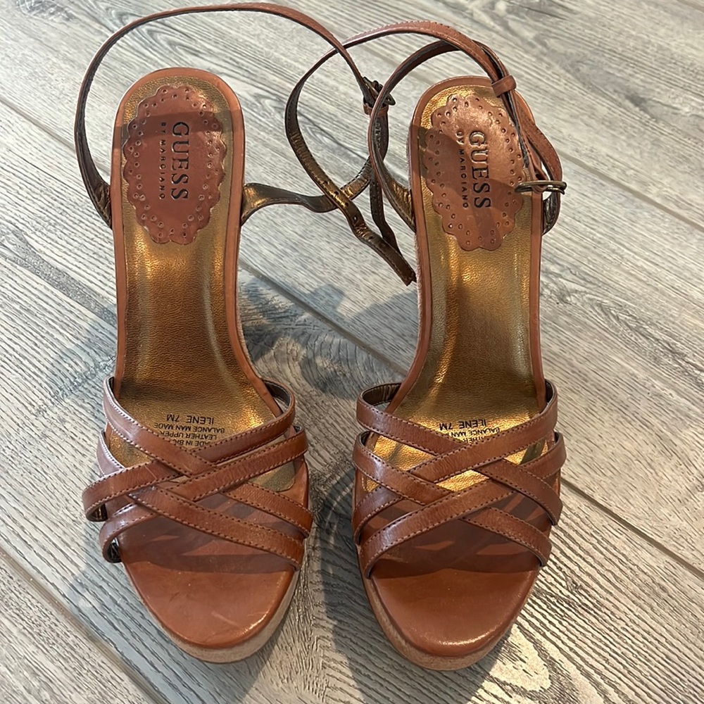Guess wedges size 7M